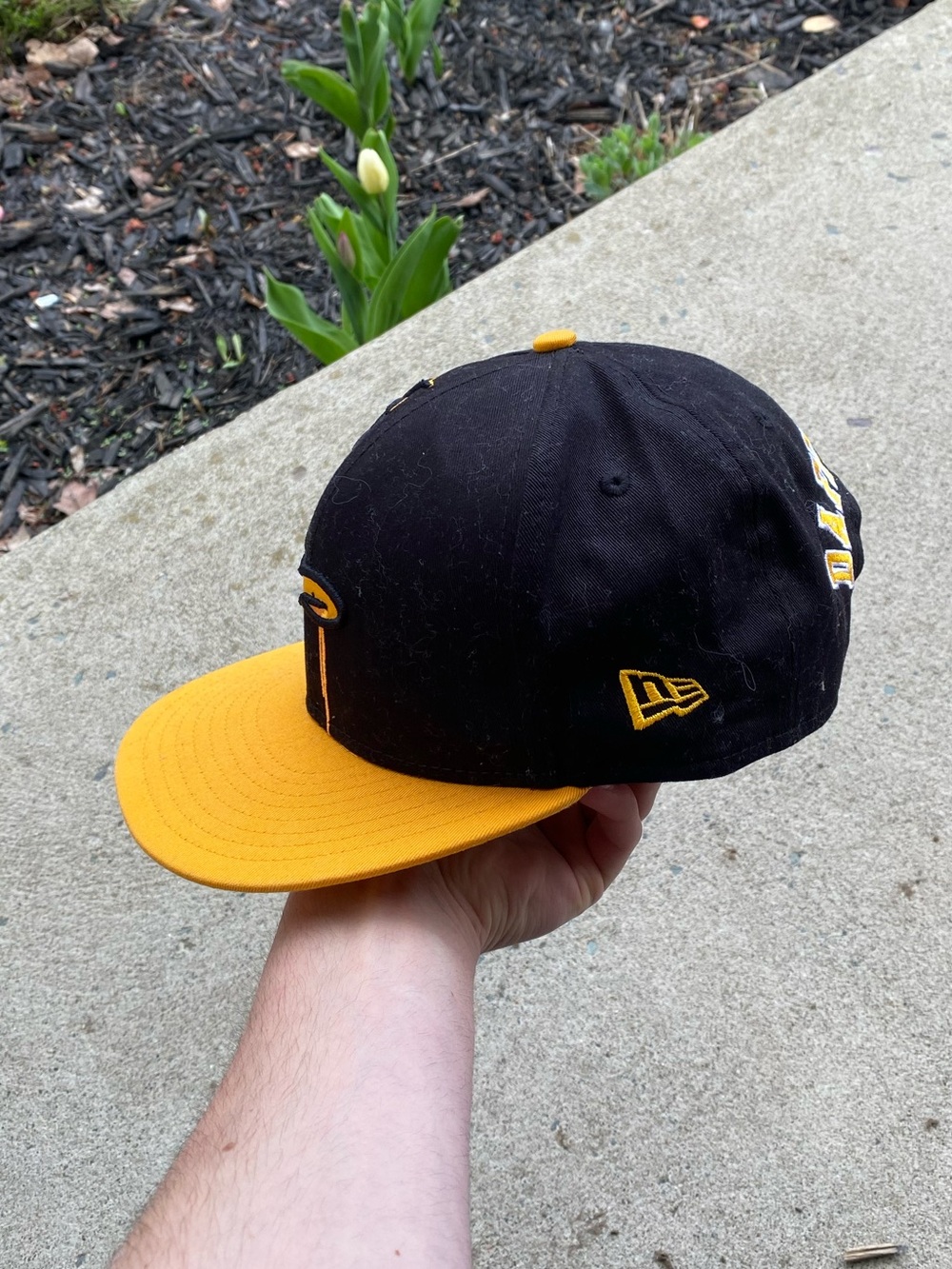 Daffy Duck New Era Baseball Snapback Cap - Picture 2 of 6